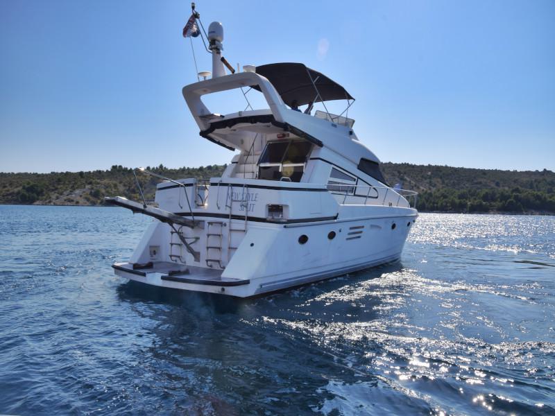 Book yachts online - motorboat - Johnson 56 - New Style  - rent