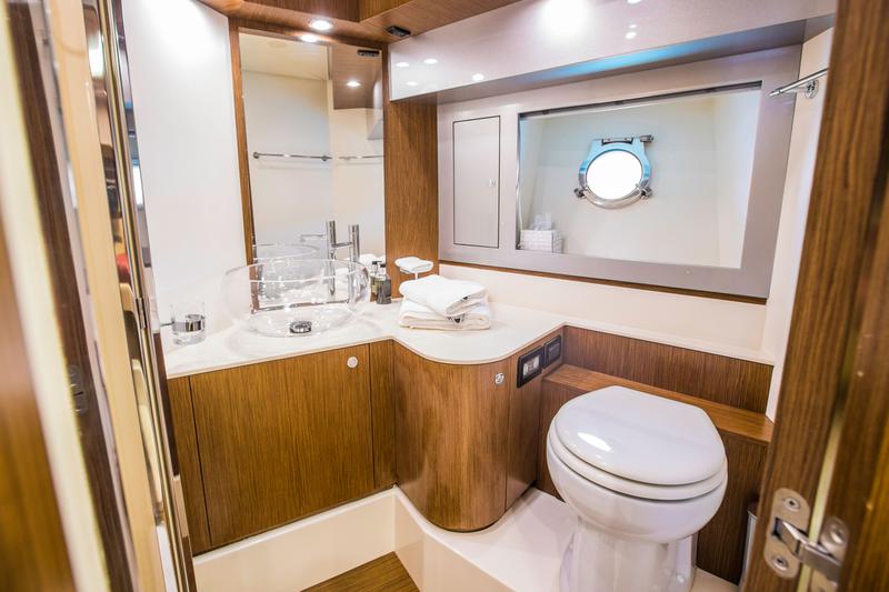 Book yachts online - motorboat - Riva 68 Ego - Pendrgon - rent