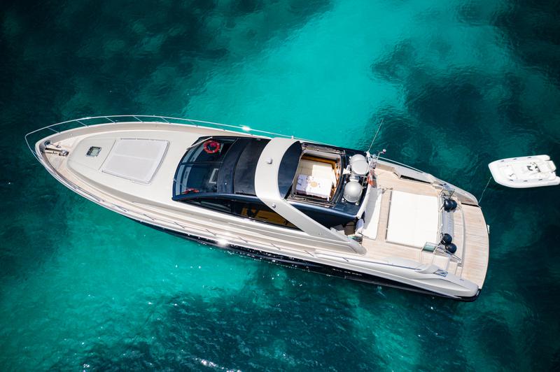 Book yachts online - motorboat - Riva 68 Ego - Pendrgon - rent