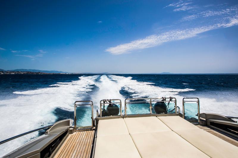 Book yachts online - motorboat - Riva 68 Ego - Pendrgon - rent