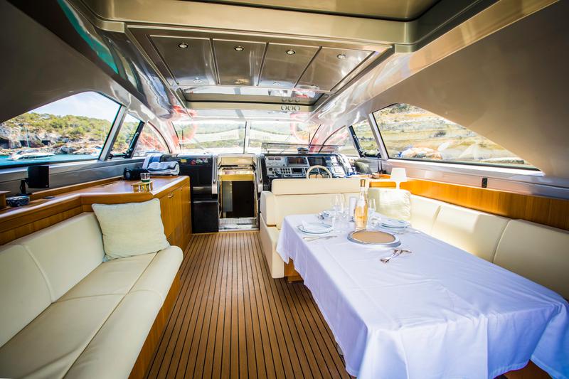 Book yachts online - motorboat - Riva 68 Ego - Pendrgon - rent