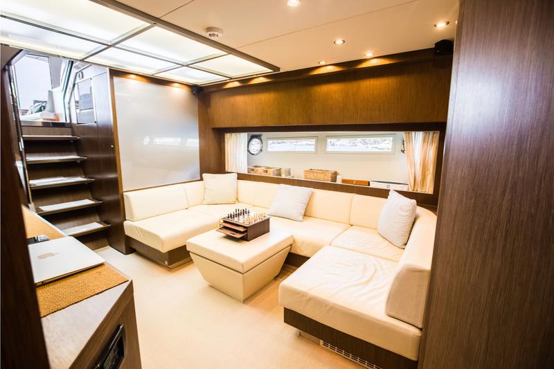 Book yachts online - motorboat - Riva 68 Ego - Pendrgon - rent