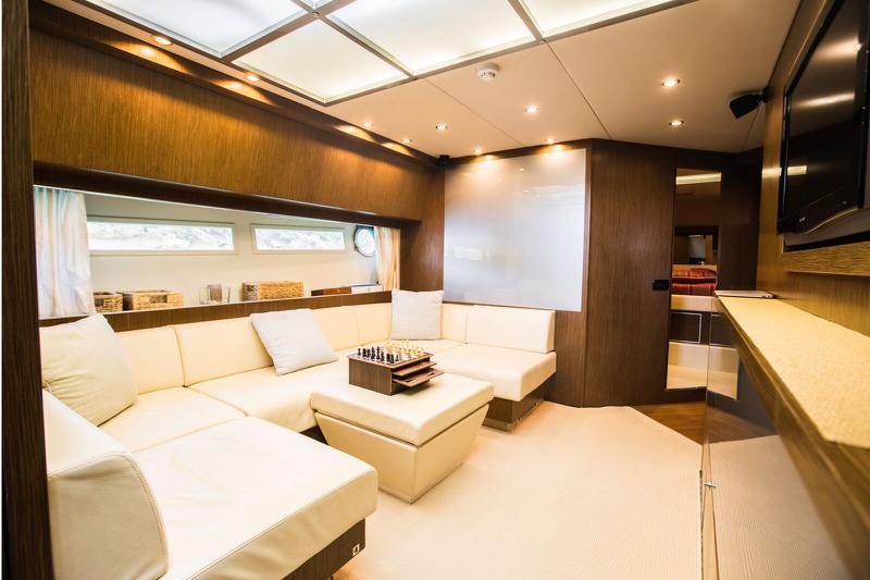 Book yachts online - motorboat - Riva 68 Ego - Pendrgon - rent