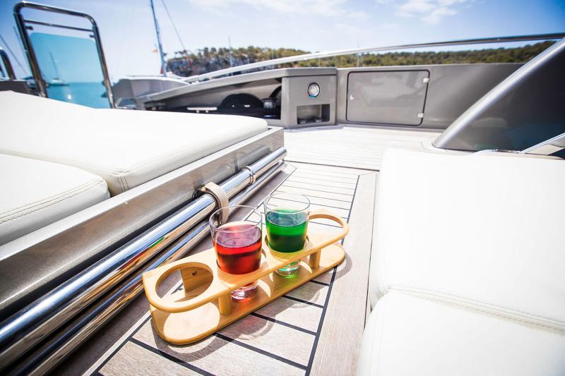 Book yachts online - motorboat - Riva 68 Ego - Pendrgon - rent