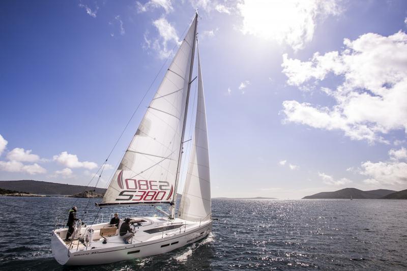 Book yachts online - sailboat - Salona 380 Performance - Tonic - rent
