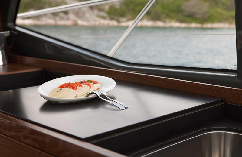 Book yachts online - motorboat - Bavaria R40 Fly - Azaadi - rent