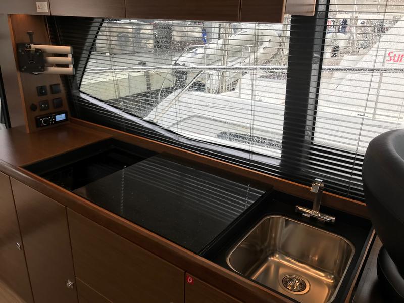 Book yachts online - motorboat - Bavaria R40 Fly - Azaadi - rent