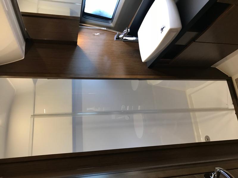 Book yachts online - motorboat - Bavaria R40 Fly - Azaadi - rent