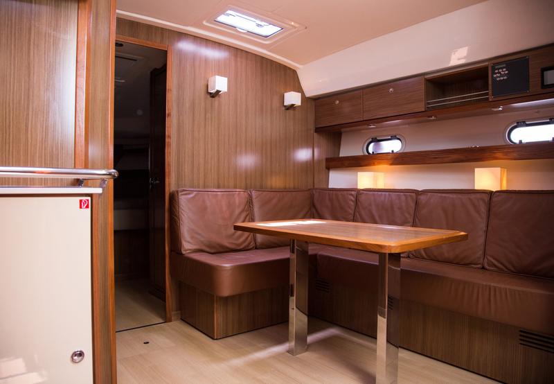 Book yachts online - motorboat - Bavaria 43 HT Sport - Gustel - rent