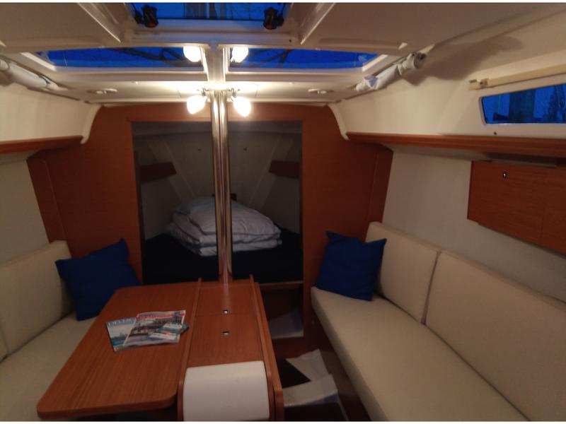 Book yachts online - sailboat - Dufour 310 Grand Large - Sisu - rent