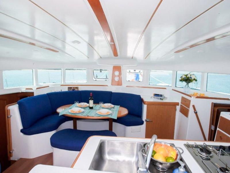 Book yachts online - catamaran - Lagoon 380 - Shona - rent