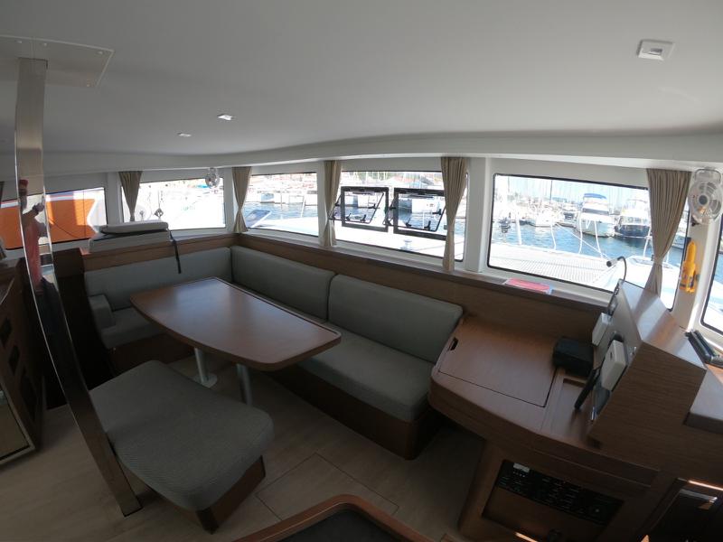 Book yachts online - catamaran - Lagoon 42 - Wind Desire - rent