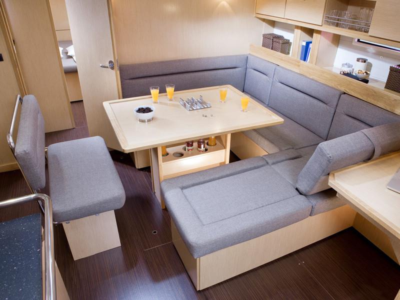 Book yachts online - sailboat - Bavaria 45 Cruiser - Tiresia - Solar Panel - rent