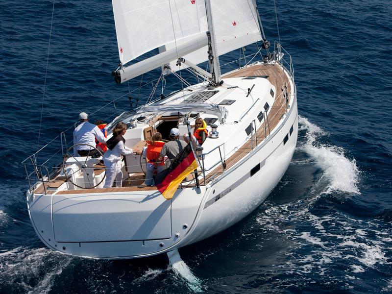 Book yachts online - sailboat - Bavaria 45 Cruiser - Tiresia - Solar Panel - rent