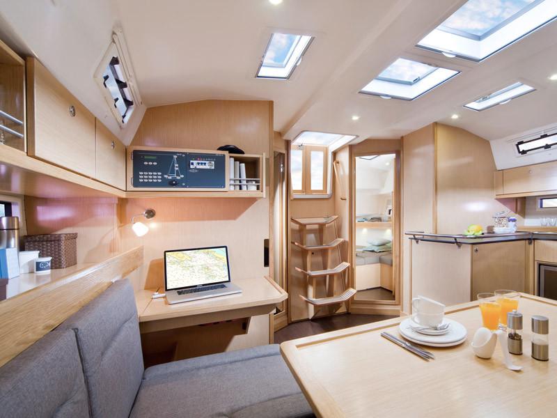 Book yachts online - sailboat - Bavaria 45 Cruiser - Tiresia - Solar Panel - rent