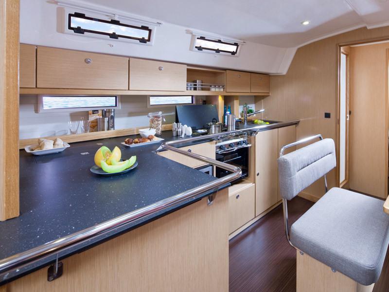 Book yachts online - sailboat - Bavaria 45 Cruiser - Tiresia - Solar Panel - rent