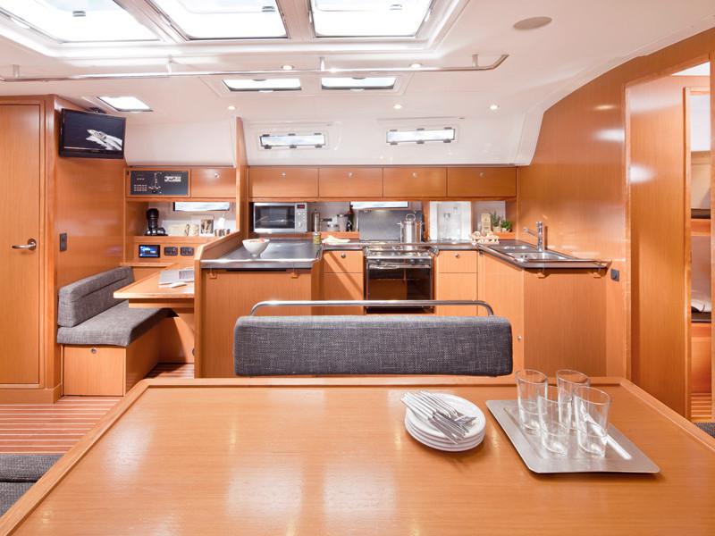 Book yachts online - sailboat - Bavaria Cruiser 50 - Aladar - Solar Panel - rent