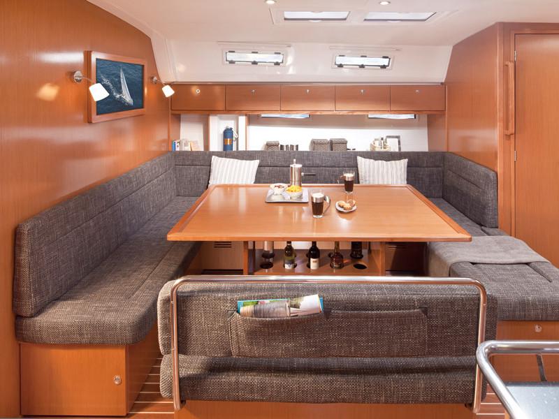 Book yachts online - sailboat - Bavaria Cruiser 50 - Aladar - Solar Panel - rent