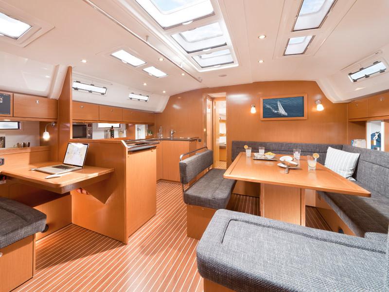 Book yachts online - sailboat - Bavaria Cruiser 50 - Aladar - Solar Panel - rent