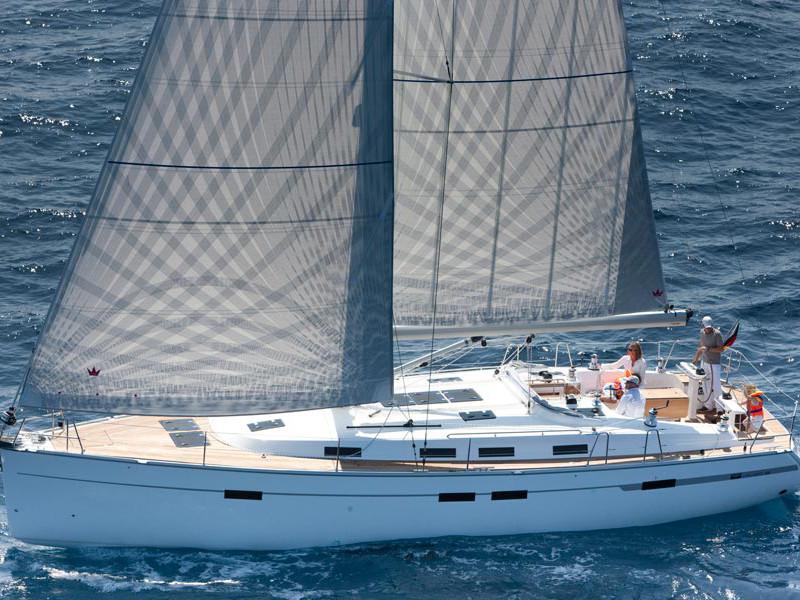 Book yachts online - sailboat - Bavaria 45 Cruiser - Cloe - Solar Panel - rent
