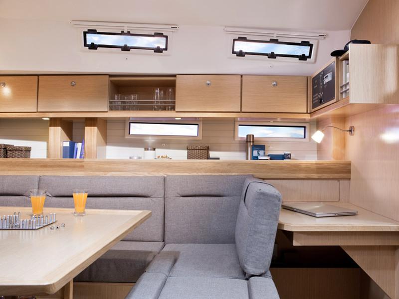 Book yachts online - sailboat - Bavaria 45 Cruiser - Cloe - Solar Panel - rent