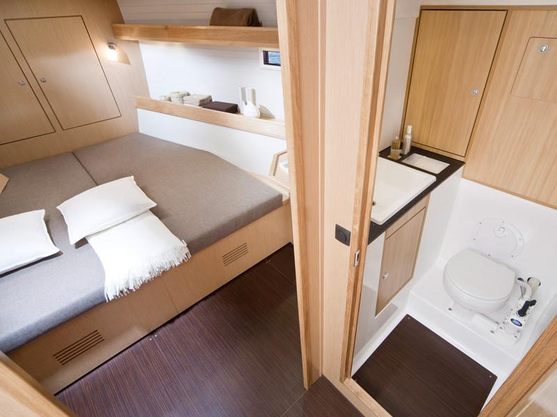 Book yachts online - sailboat - Bavaria 45 Cruiser - Cloe - Solar Panel - rent