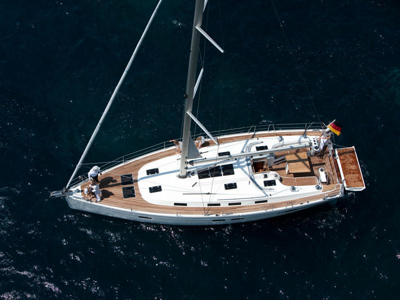 Book yachts online - sailboat - Bavaria 45 Cruiser - Cloe - Solar Panel - rent