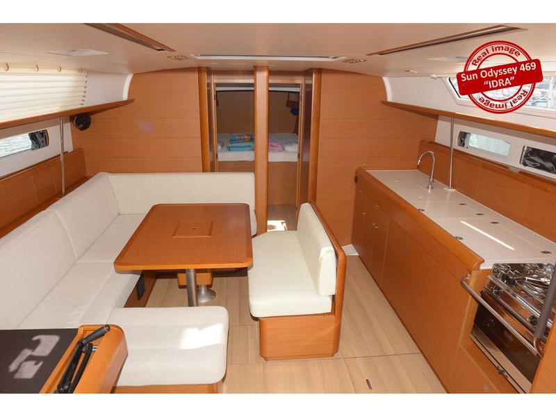 Book yachts online - sailboat - Sun Odyssey 469 - Idra -  Solar Panel - rent