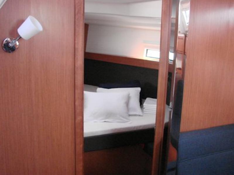 Book yachts online - sailboat - Bavaria 37 Cruiser - Katarina - rent