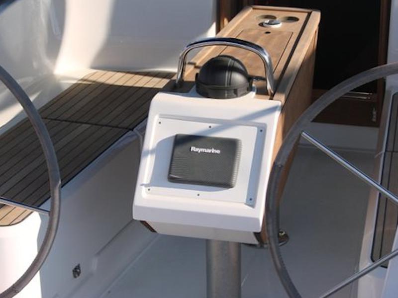 Book yachts online - sailboat - Bavaria 37 Cruiser - Katarina - rent