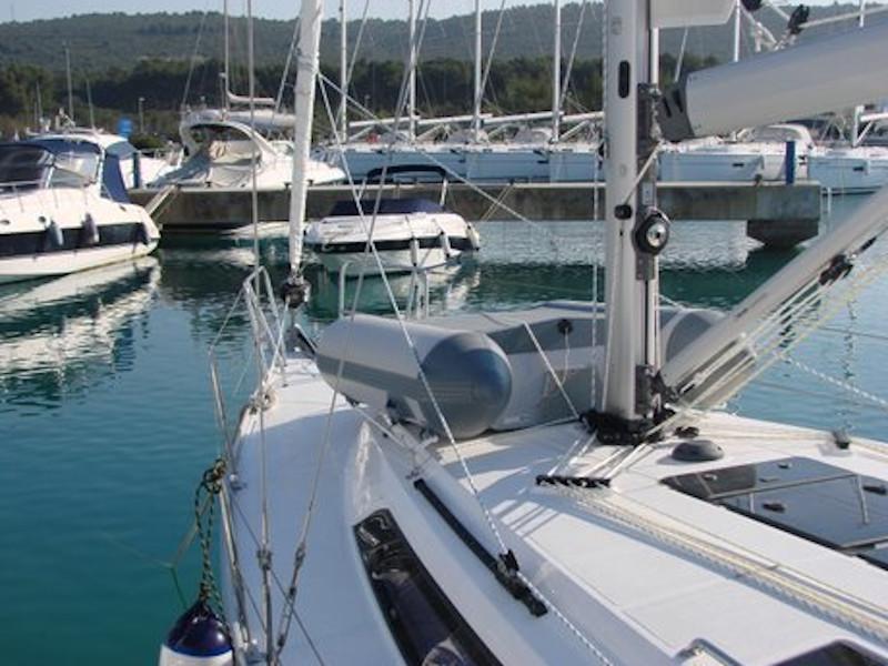 Book yachts online - sailboat - Bavaria 37 Cruiser - Katarina - rent