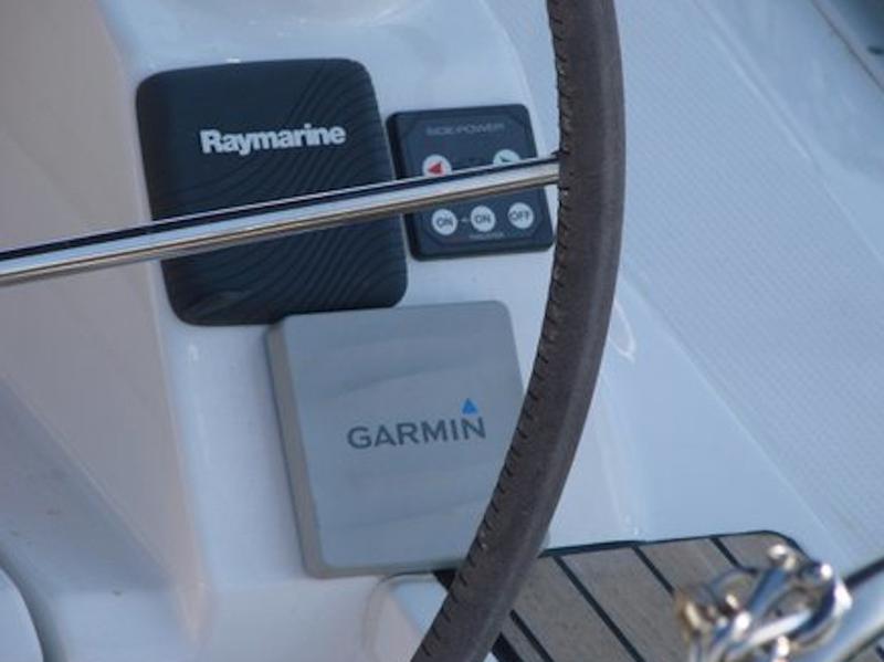 Book yachts online - sailboat - Bavaria 37 Cruiser - Katarina - rent