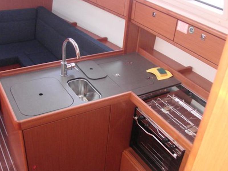 Book yachts online - sailboat - Bavaria 37 Cruiser - Katarina - rent