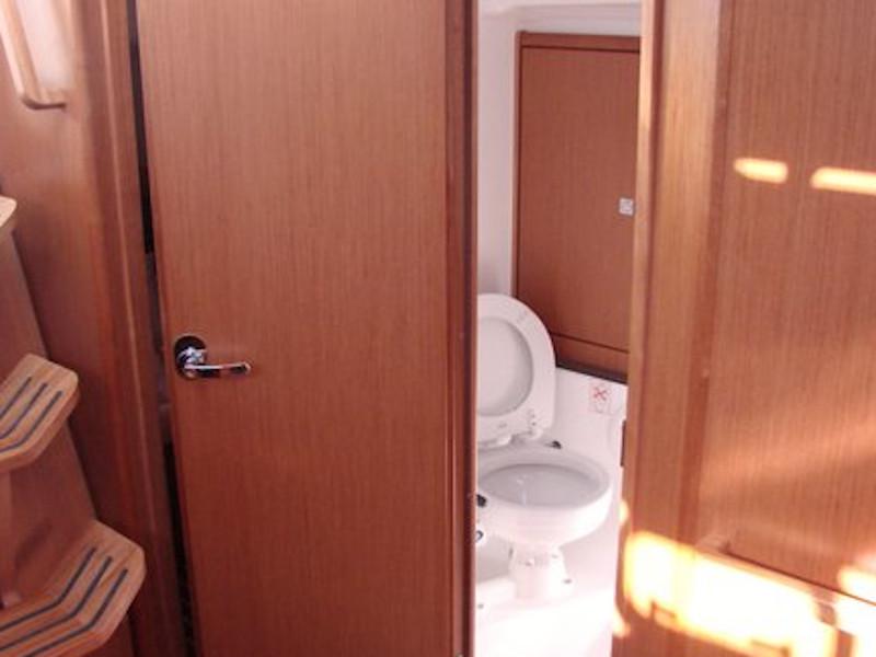 Book yachts online - sailboat - Bavaria 37 Cruiser - Katarina - rent