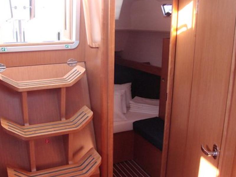 Book yachts online - sailboat - Bavaria 37 Cruiser - Kristina - rent