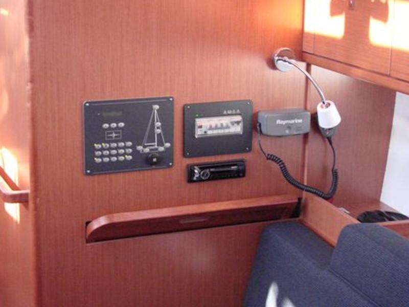 Book yachts online - sailboat - Bavaria 37 Cruiser - Kristina - rent