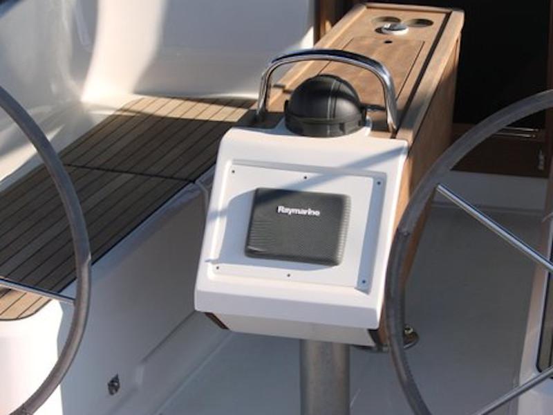 Book yachts online - sailboat - Bavaria 37 Cruiser - Kristina - rent