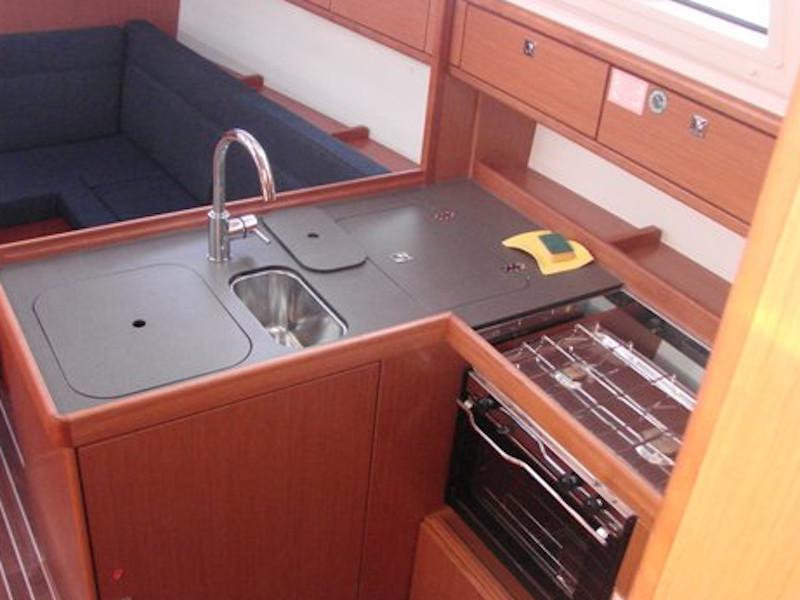 Book yachts online - sailboat - Bavaria 37 Cruiser - Kristina - rent