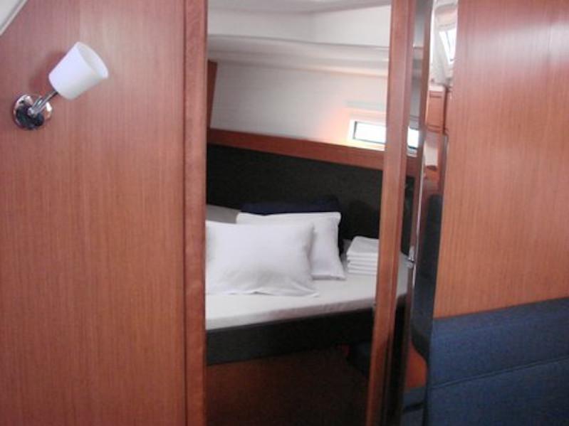 Book yachts online - sailboat - Bavaria 37 Cruiser - Kristina - rent