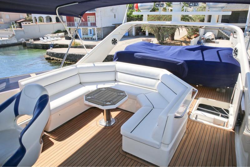 Book yachts online - motorboat - Princess 65 Fly - Lolly - rent