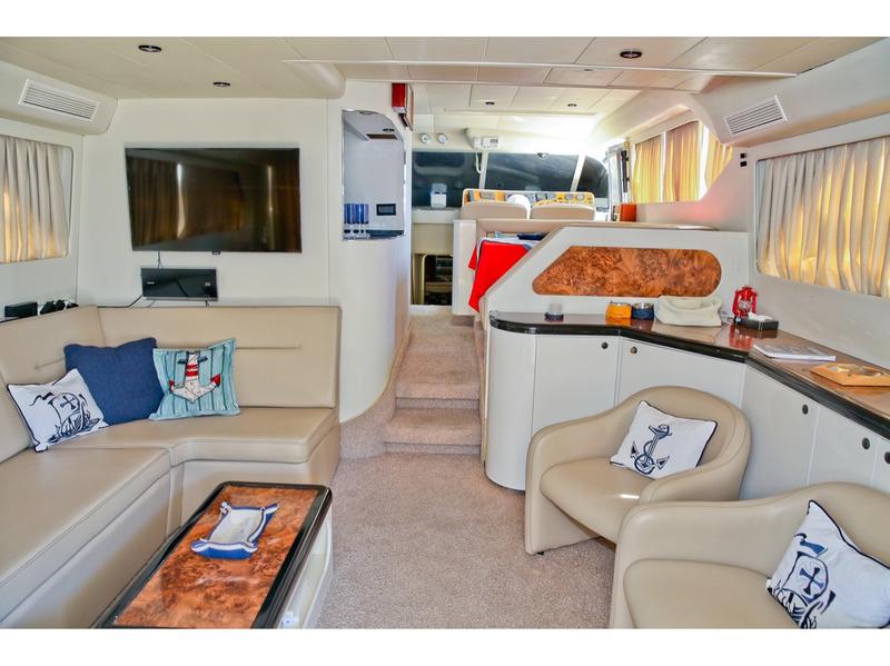 Book yachts online - motorboat - Princess 65 Fly - Lolly - rent