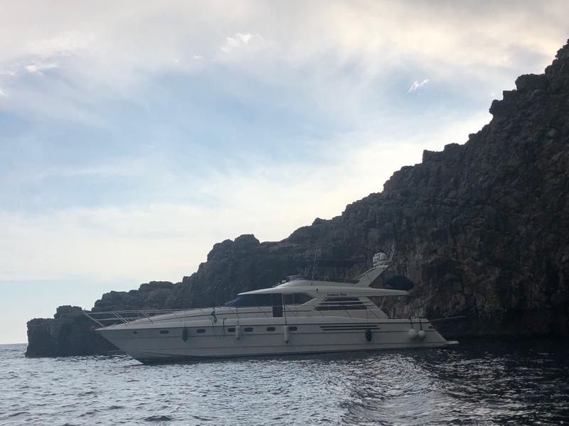 Book yachts online - motorboat - Princess 65 Fly - Lolly - rent