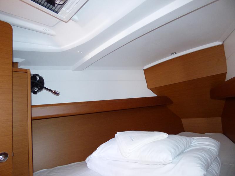 Book yachts online - sailboat - Sun Odyssey 389 - VACSKAMATI - rent