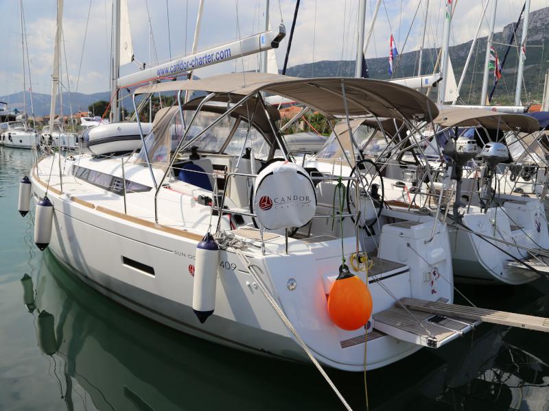 Book yachts online - sailboat - Sun Odyssey 409 - Miu Miu - rent