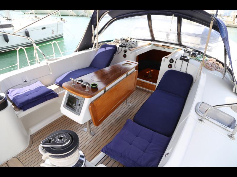 Book yachts online - sailboat - Beneteau Oceanis 523 - Cobra Murra - rent