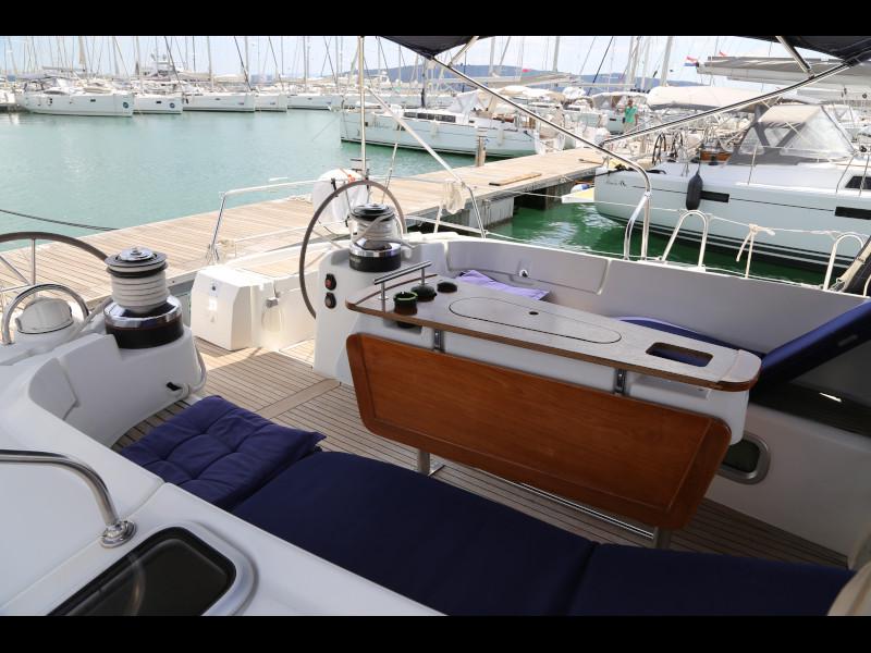 Book yachts online - sailboat - Beneteau Oceanis 523 - Cobra Murra - rent