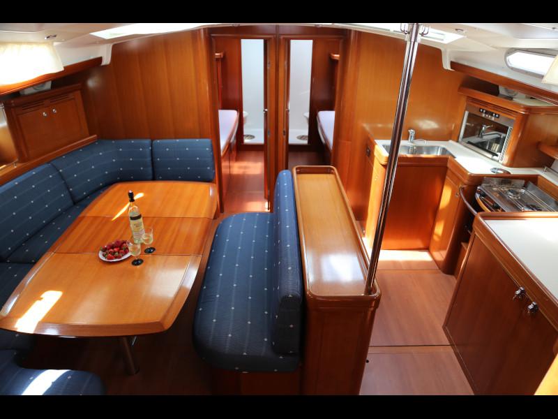 Book yachts online - sailboat - Beneteau Oceanis 523 - Cobra Murra - rent