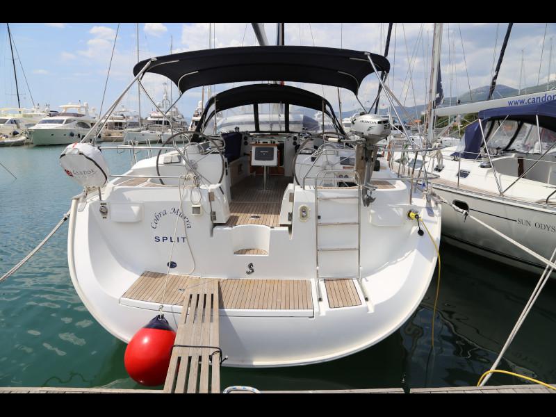 Book yachts online - sailboat - Beneteau Oceanis 523 - Cobra Murra - rent