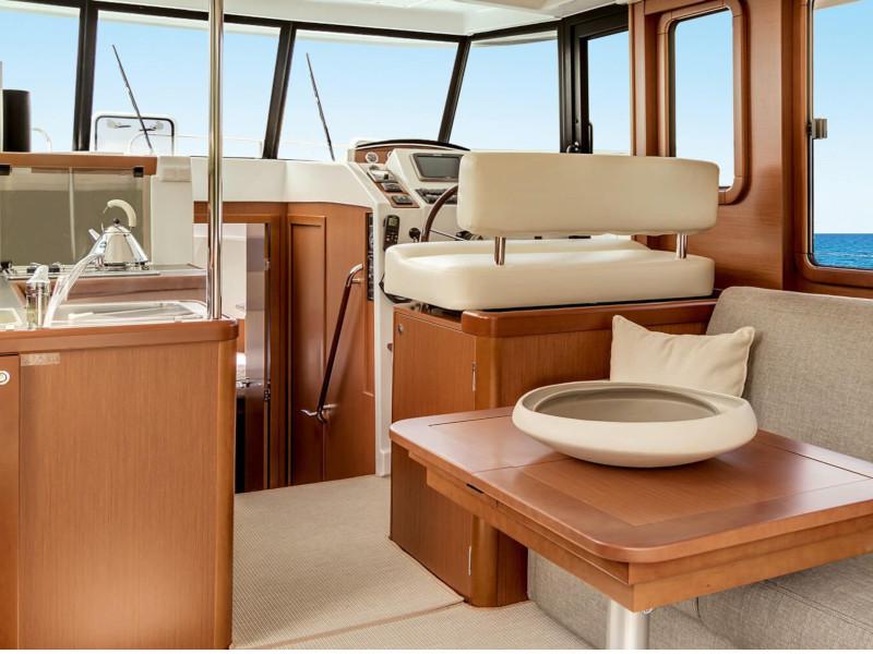 Book yachts online - motorboat - Swift Trawler 34 Fly - Blue Sky - rent