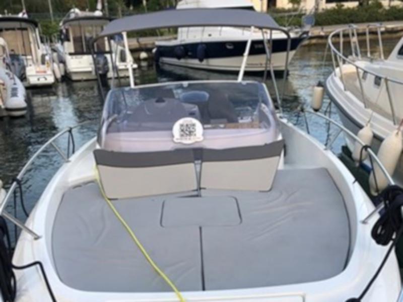 Book yachts online - motorboat - Cap Camarat 7.5 WA SERIE 2 - 4US - rent